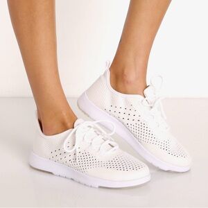 ✨Host pick✨CROCS White Perforated Casual Sneakers